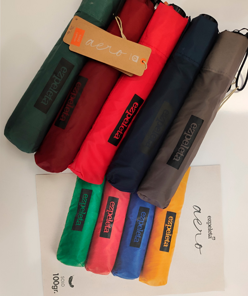 colección-de-paraguas-ultraligeros-de-colores-de-ezpeleta